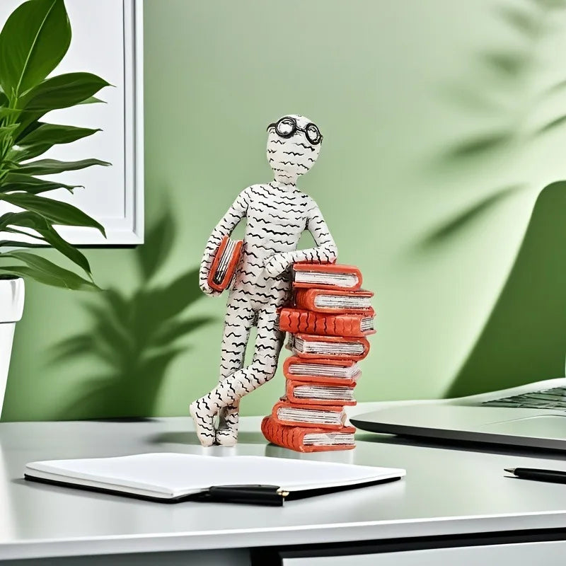 Newspaper Reader Sculpture - image 7