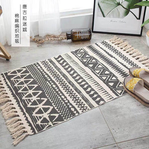 Retro Handwoven Cotton Linen Tassel Rug: Bohemian Floor Mat Tapestry